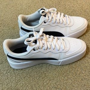 Puma Sneakers